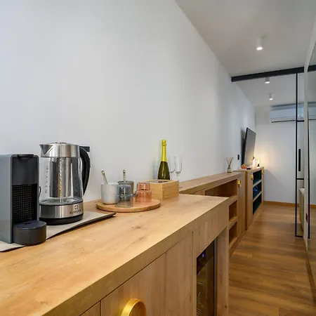 In Old Town By Waterfront Apartment