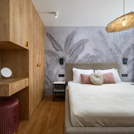 In Old Town By Waterfront Apartment